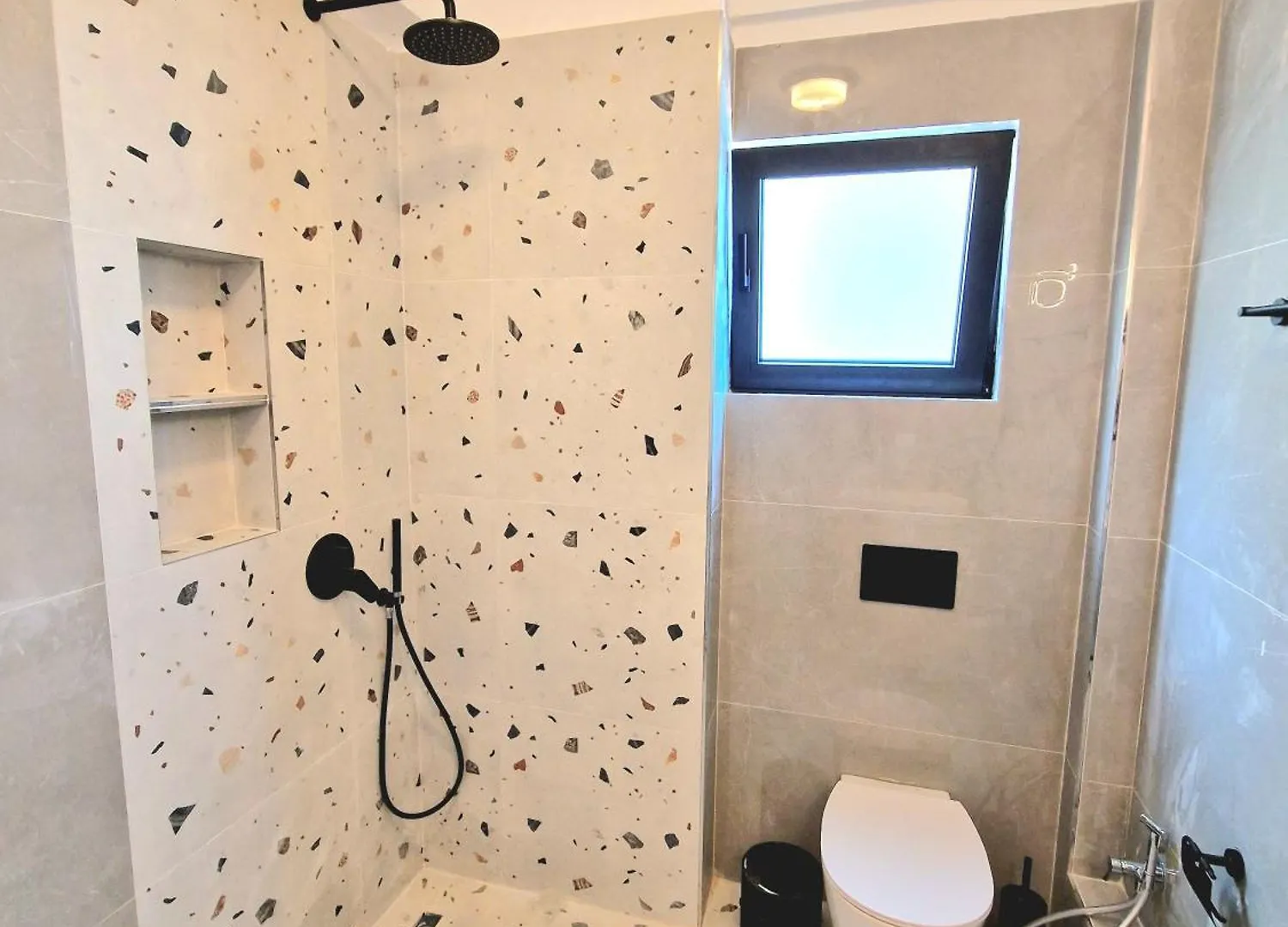 New Beachfront Apartment Pirali In Saranda City  Sarandë